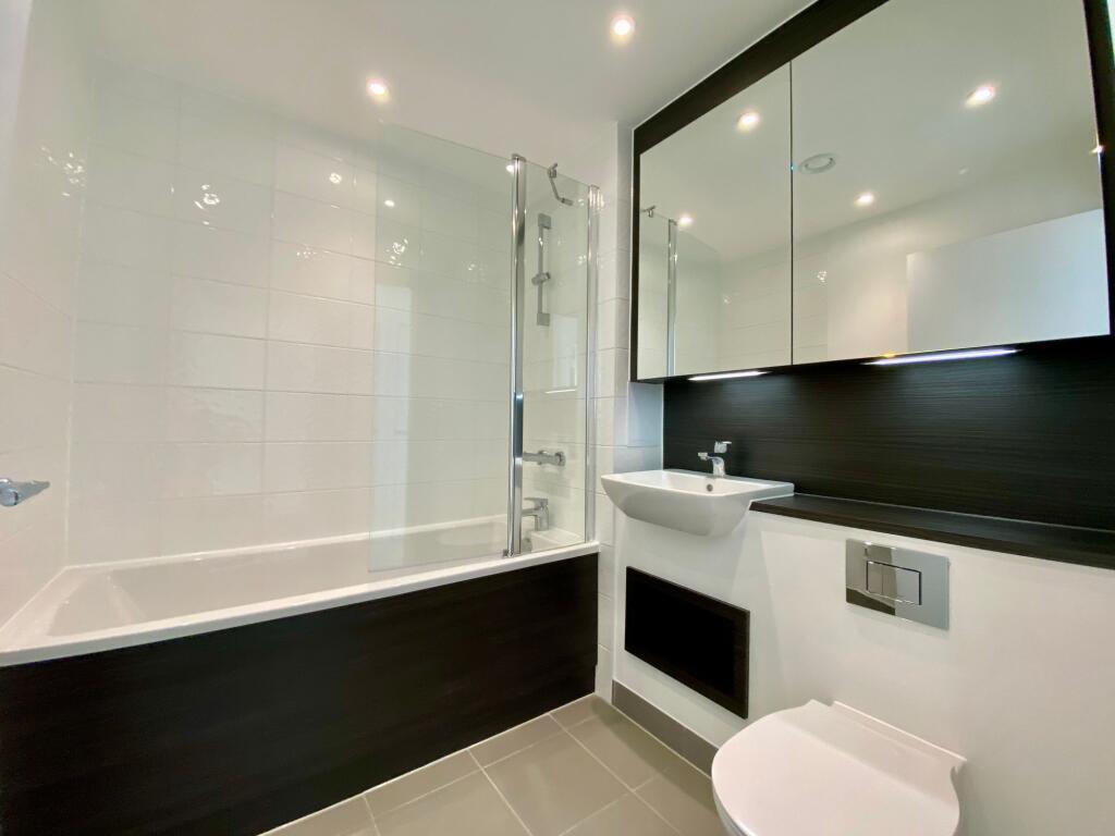 Apartment in London, Upton Gardens, Upton Park - More