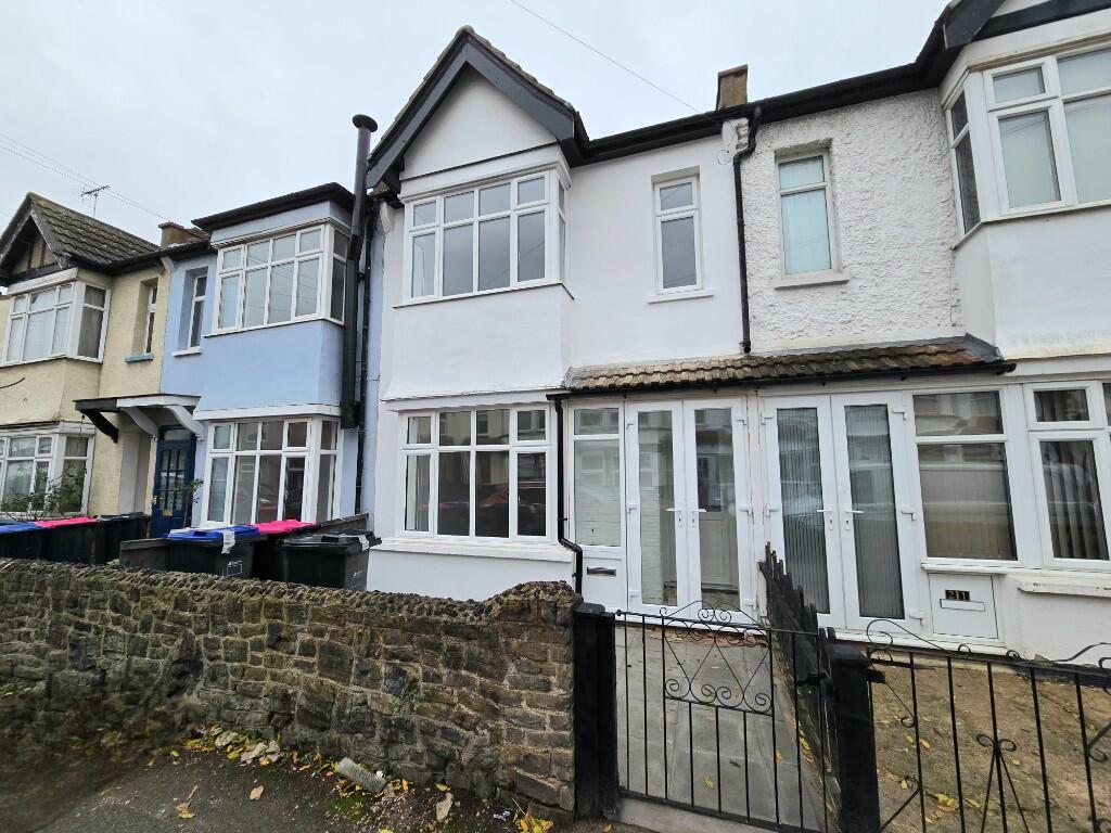 3-bed terraced on Waterloo Road, SS3, £325,000