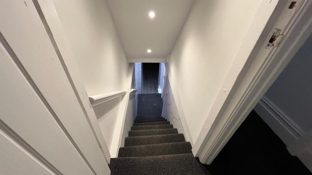 6 bedroom house for rent