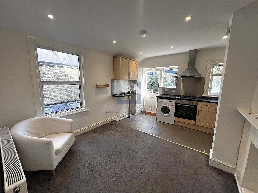Main image of property: Cambray Rd, Balham, London, SW12 0DX