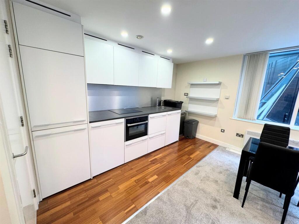 Apartment in Liverpool, Pride Quarter, Vauxhall - View 5