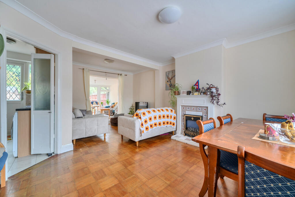 House in London - View 2