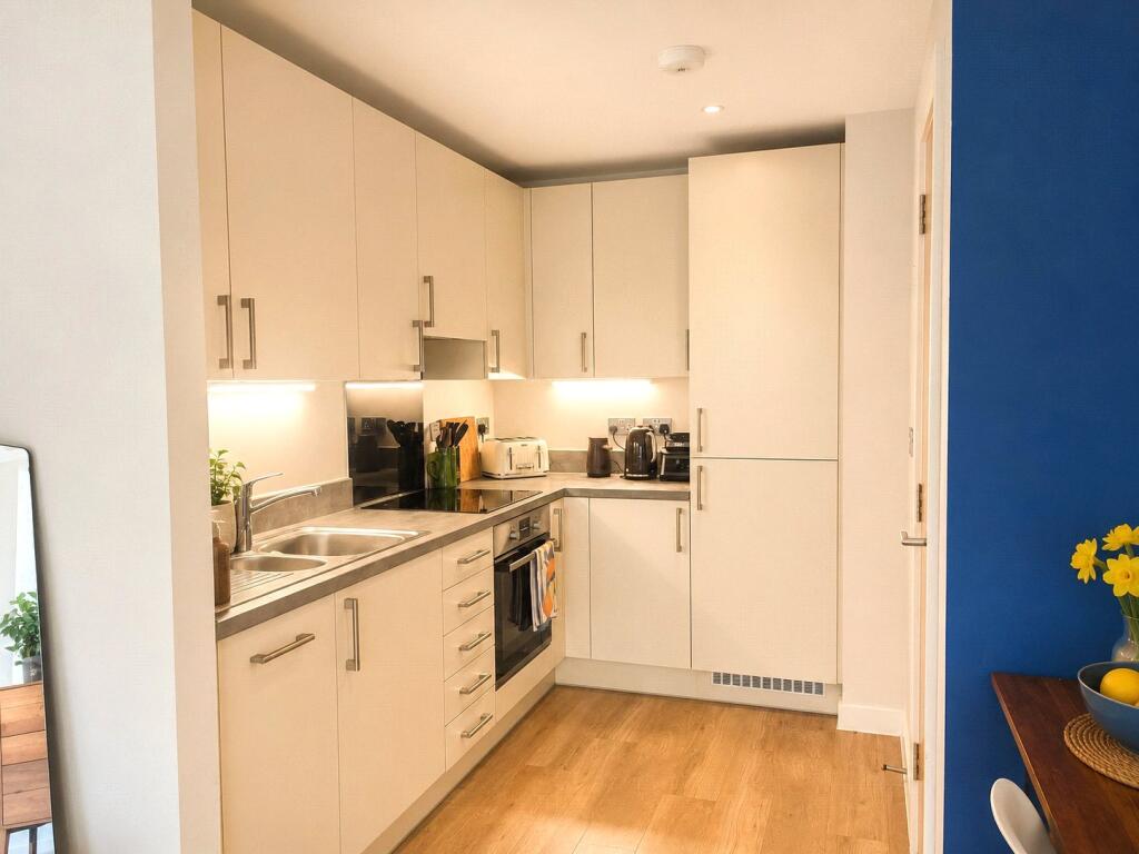 Apartment in Bristol - View 2