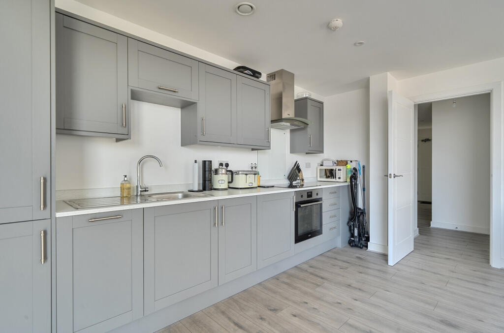 Apartment in Worthing, West Sussex - View 4