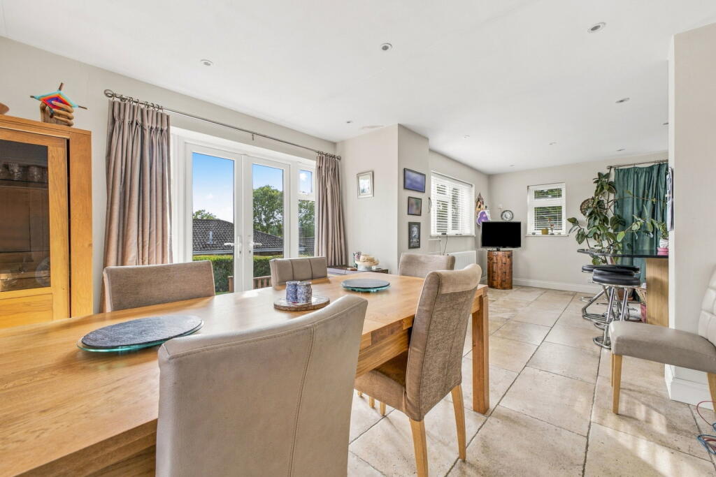 House in Guildford, East Horsley - View 5