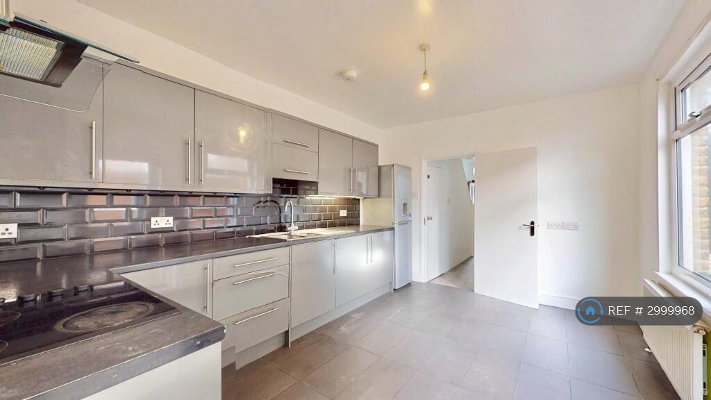 House in Ilford - More