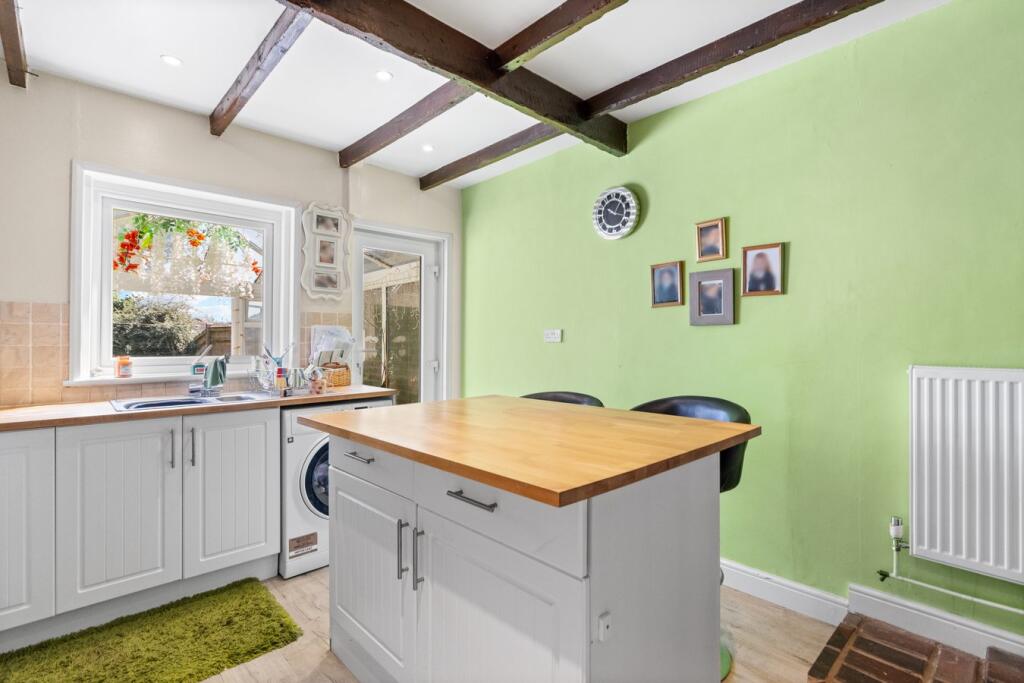 Gordon Road, Hailsham, BN27 - View 6