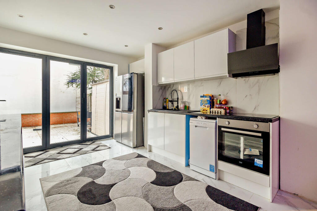 House in Romford - More