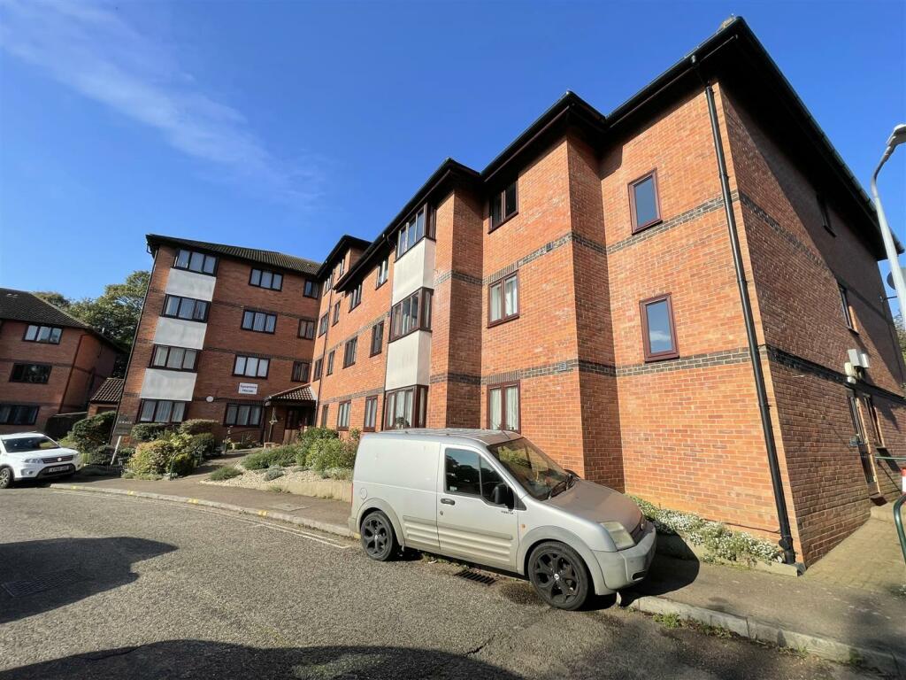 Main image of property: Oakstead Close, Ipswich