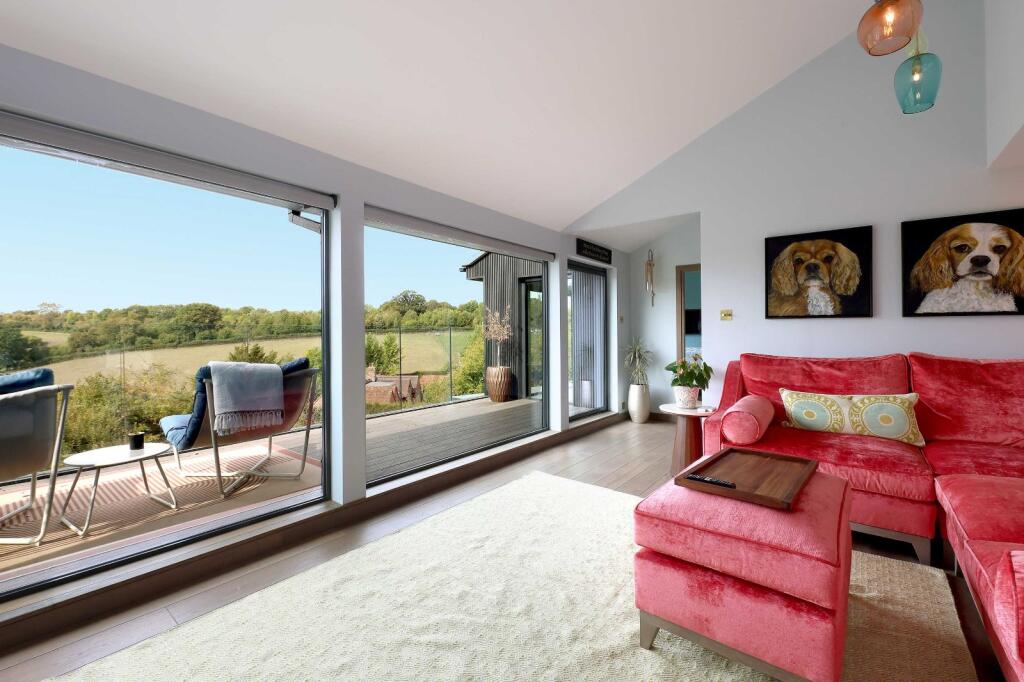 House in Forty Green, Holtspur, Beaconsfield - View 5