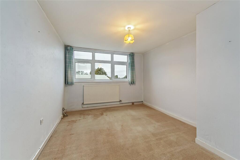 3, Woking Close photo 4