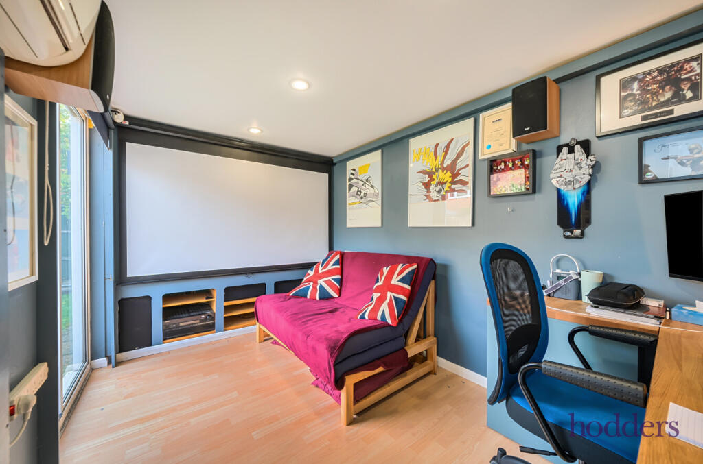 Addlestone, Surrey, KT15 photo 3