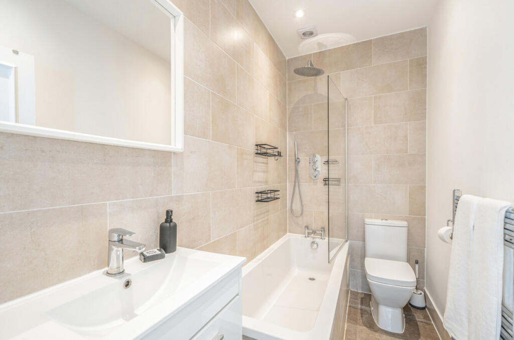 Apartment in London, Kilburn - More