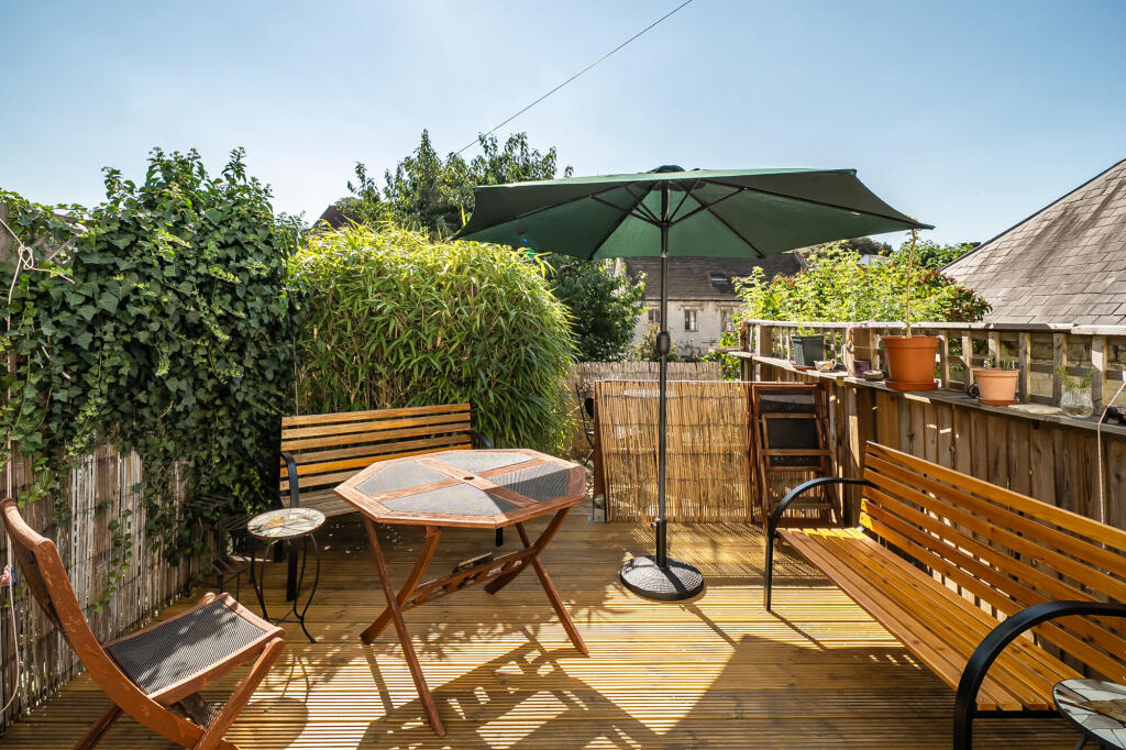 House in Gloucester - View 4