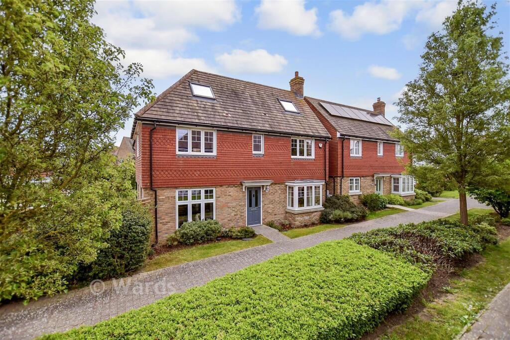 4-bed detached on Brambling Avenue, Finberry, Ashford, Kent, £550,000