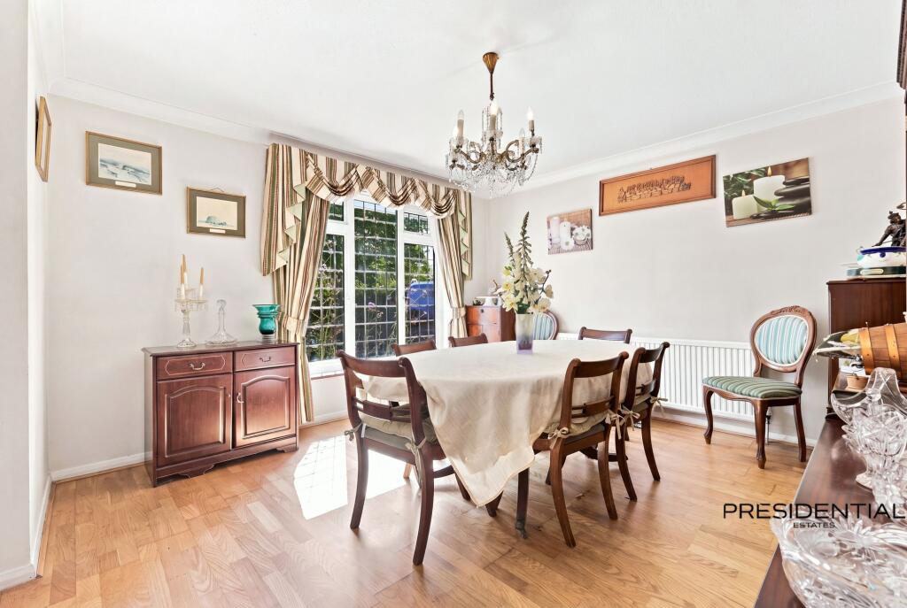 House in Epping Forest, Loughton - More