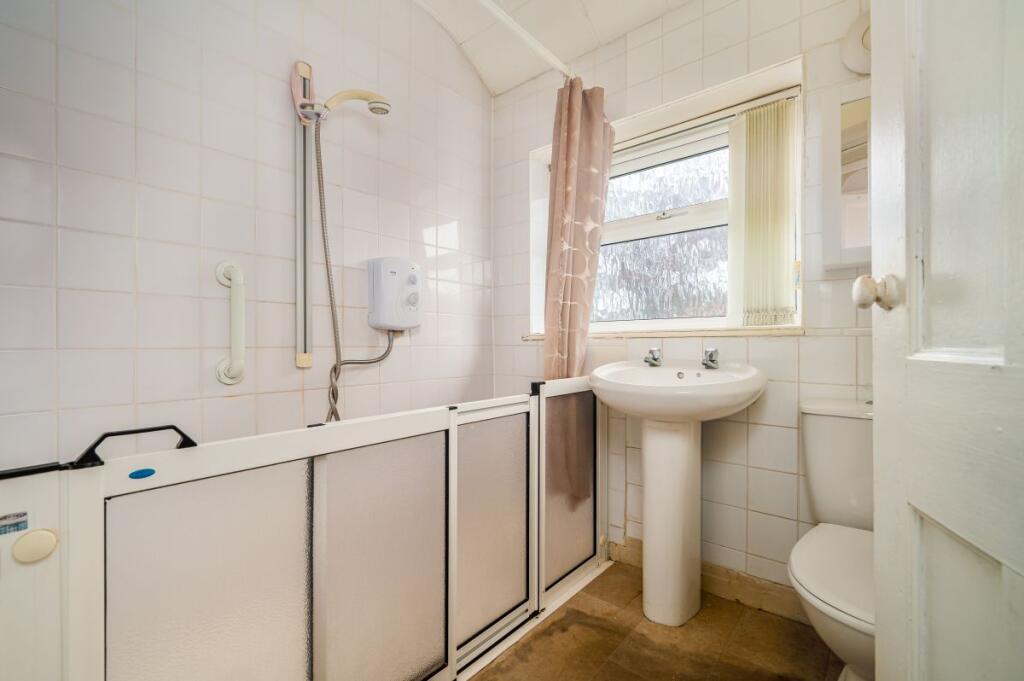 Additional image 15 of Threshfield Crescent, Birkenshaw