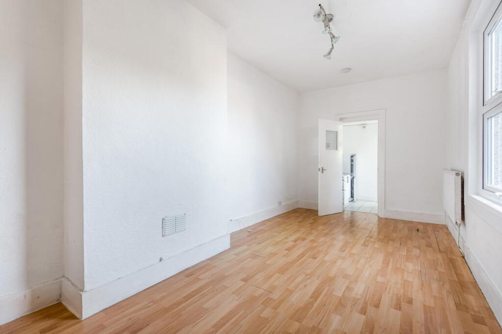 Apartment in Bromley - View 4