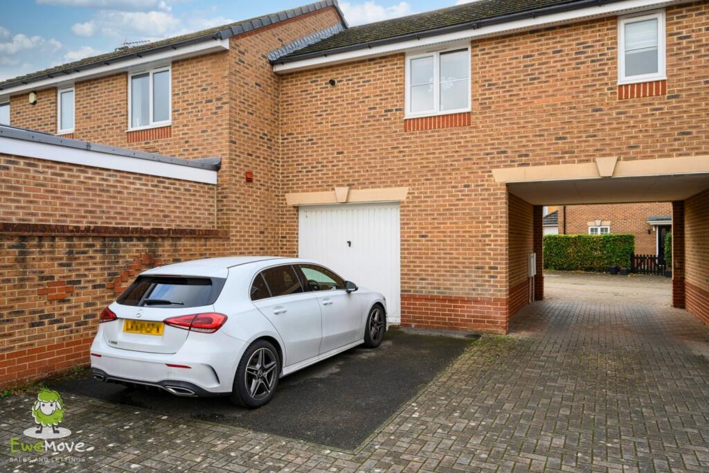 House in Blunsdon St Andrew, Taw Hill, Haydon Wick - View 3