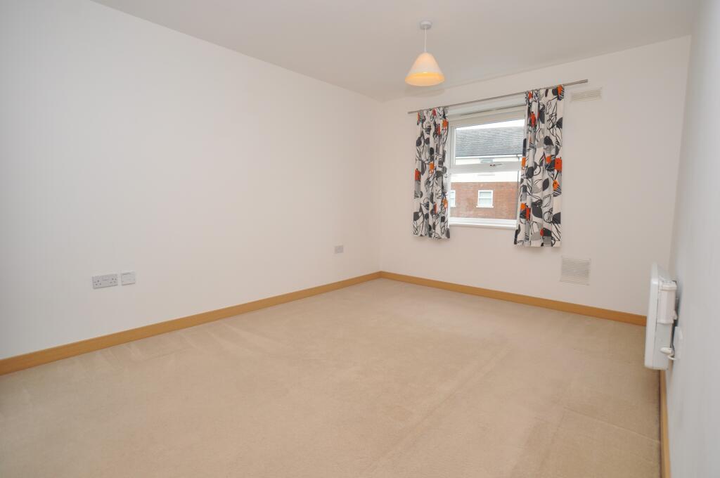 Apartment in North Hertfordshire, Hertfordshire - View 4