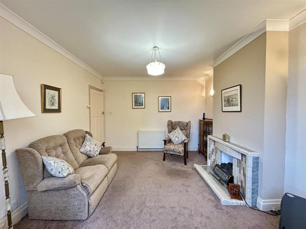 House in Dudley, Howley Grange - More