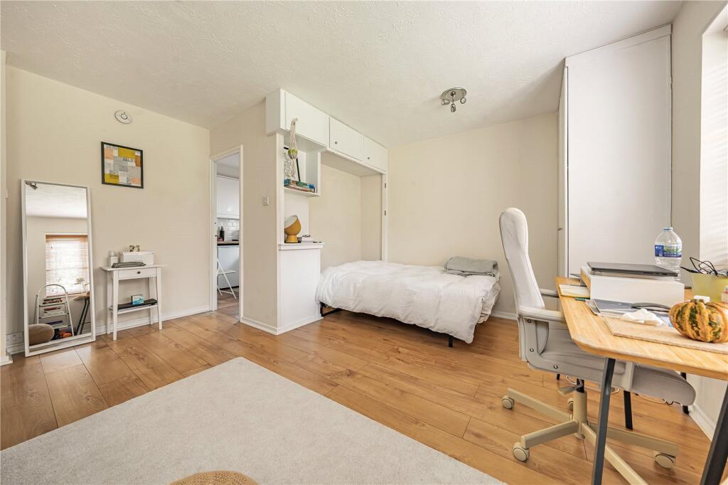 Gresham Way, Wimbledon, London, SW19 photo 2