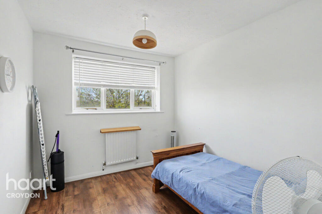 4-bed house on Kelvin Gardens, Croydon, £425,000