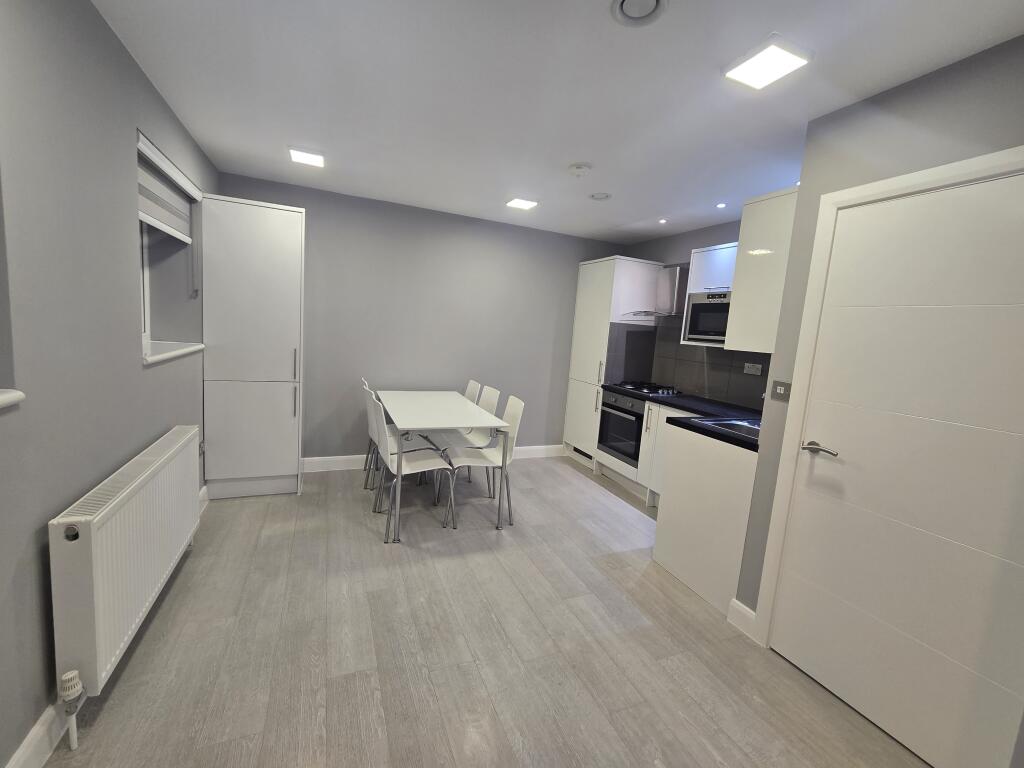Main image of property: Avington Court, Old Kent Road, Southwark, London