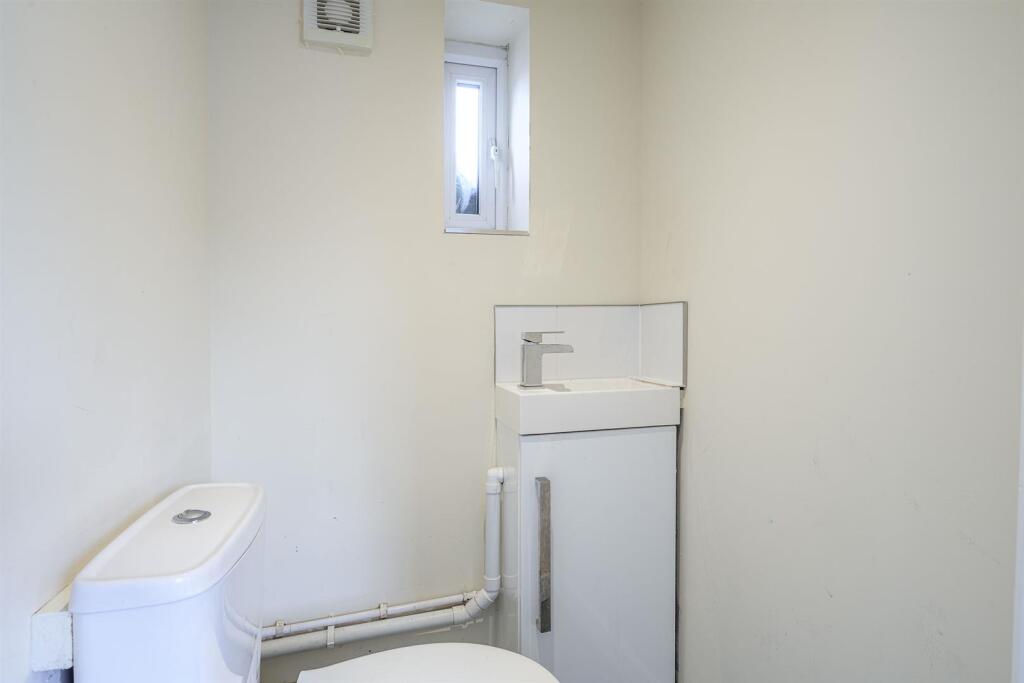 House in Dudley - View 5