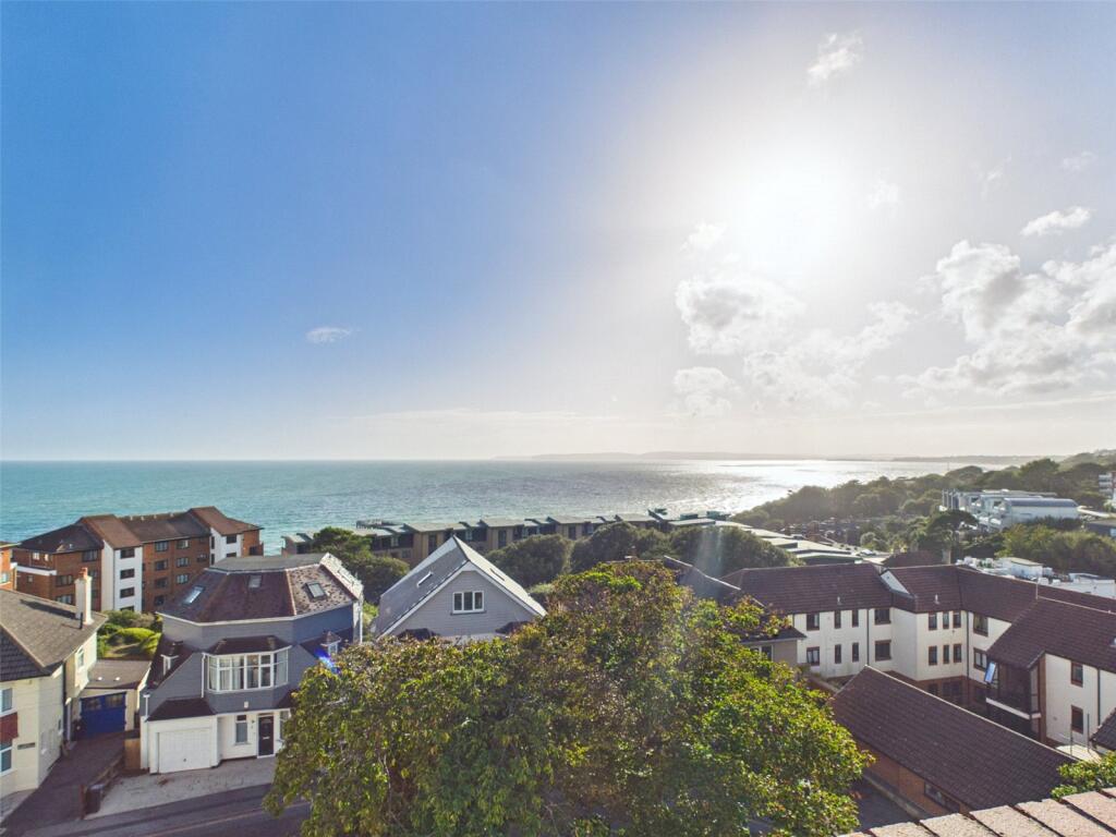 Apartment in Bournemouth, Boscombe - View 3