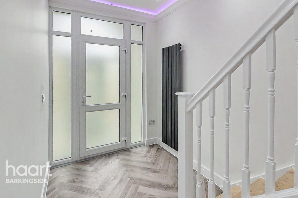 House in London, Redbridge - View 3