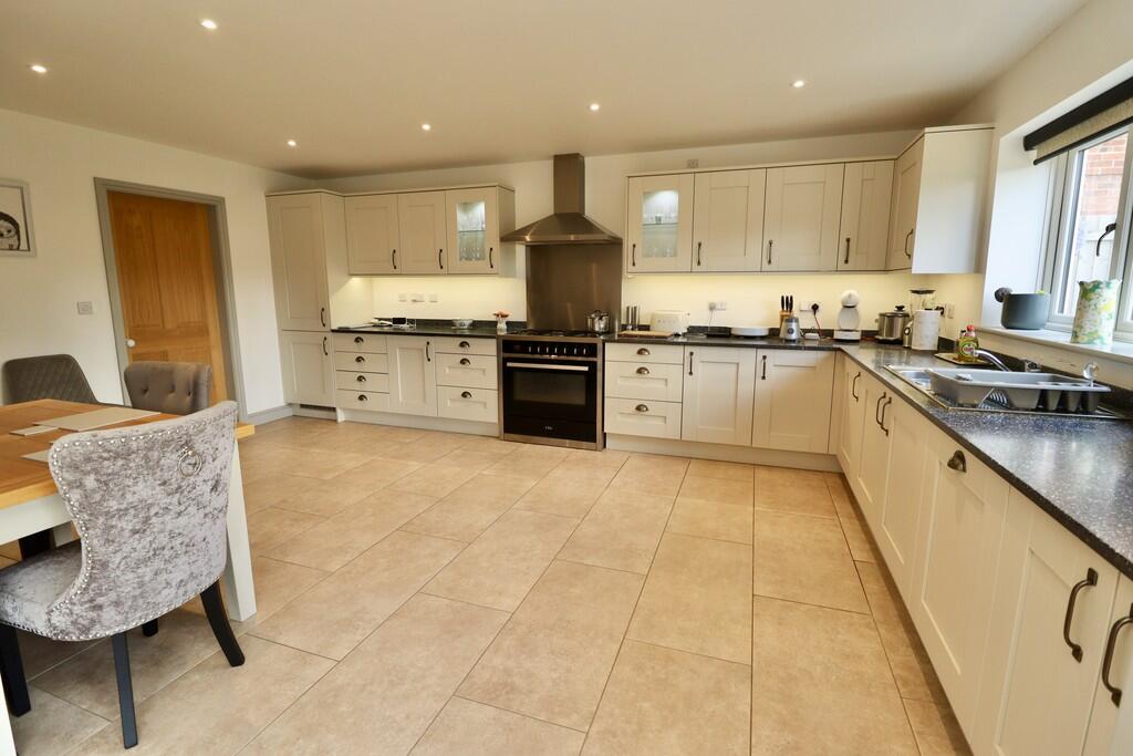 House in Lincoln - View 4