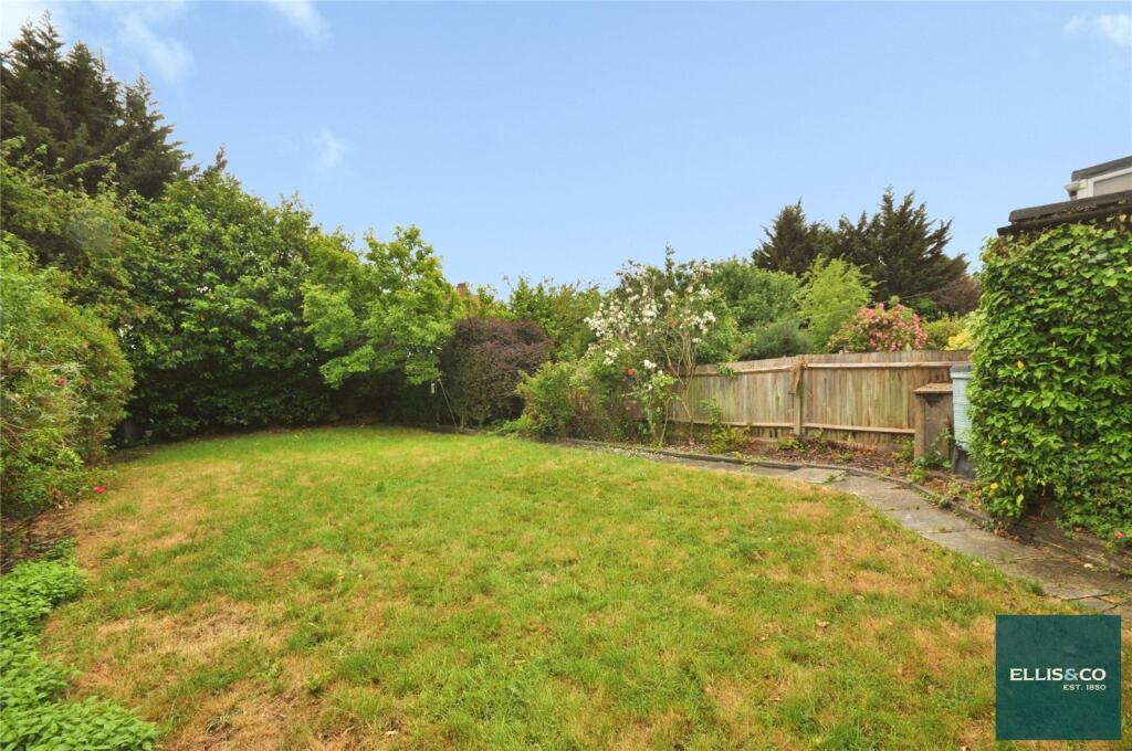 Sandringham Gardens, North Finchley, N12 - View 3