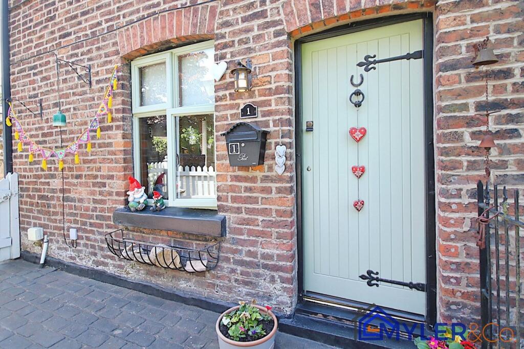 Hall Lane, Cronton, Widnes, WA8 photo 2