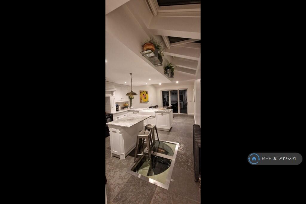 Main image of property: Parsonage Street, Cambridge, CB5