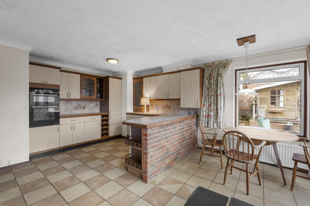 Gilders, Sawbridgeworth, Hertfordshire, CM21 photo 2