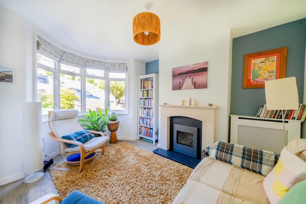 25, Bourne Lane, Brimscombe, Stroud, GL5 photo 2