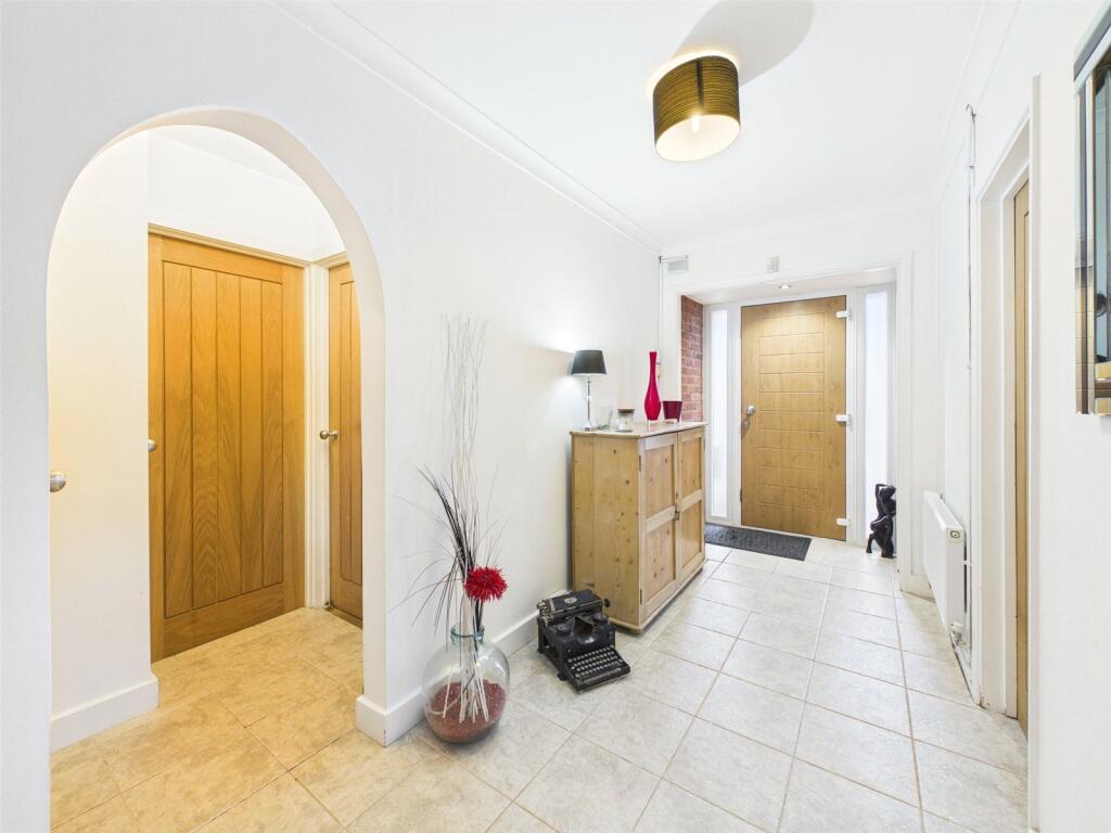Burnham Drive, Bleadon Hill, Weston-super-Mare, North Somerset, BS24 photo 2