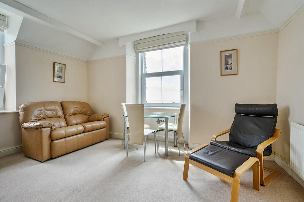 Apartment in Grange-over-Sands, Westmorland and Furness - View 4