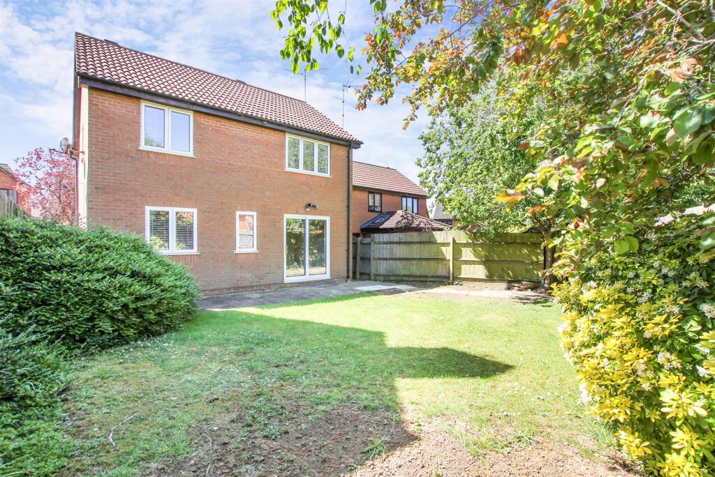House in Kettering, North Northamptonshire - View 2