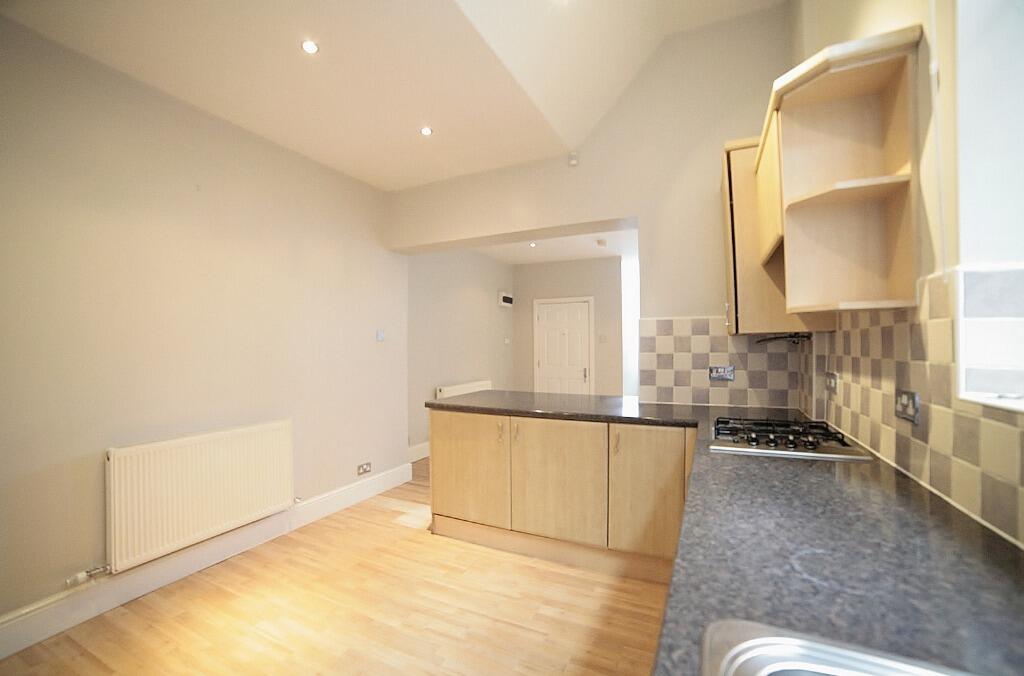 Apartment in Oldham, Greater Manchester - View 4