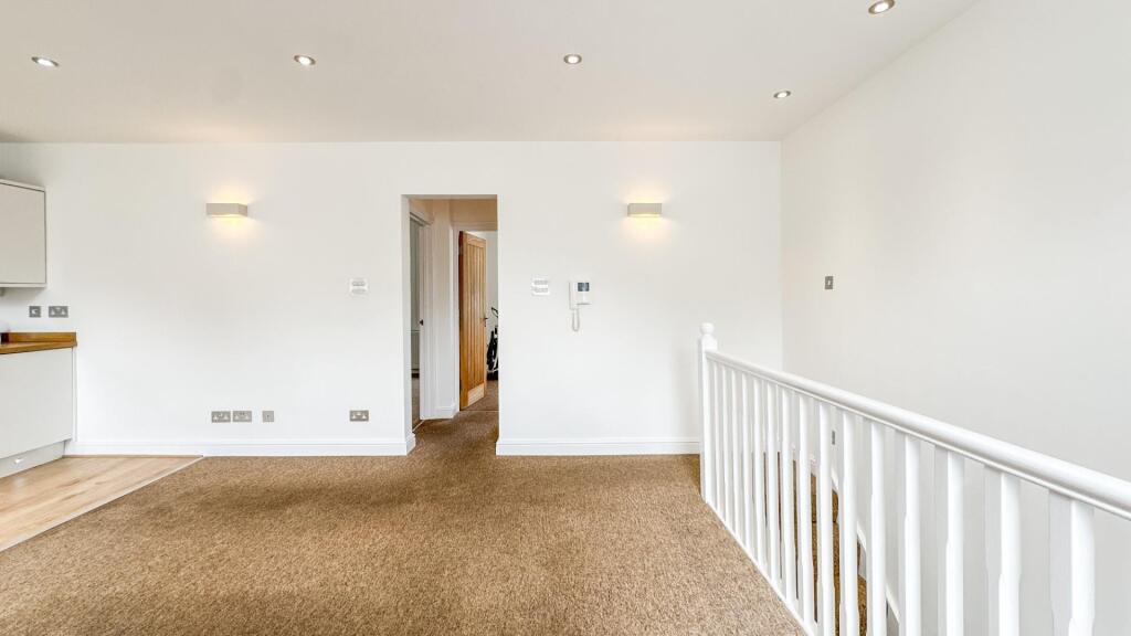 Apartment in Bristol, Southville - View 4