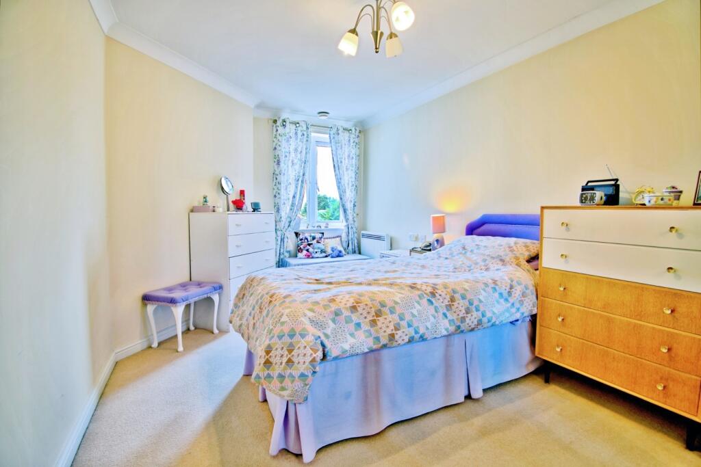 Apartment in Southend-on-Sea - View 3