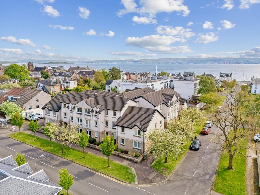 Main image of property: Flat 4 Kings Court, 89 West King Street, Helensburgh, G84 8EF