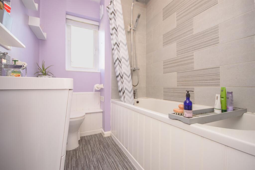 Apartment in Rothwell, North Northamptonshire - More