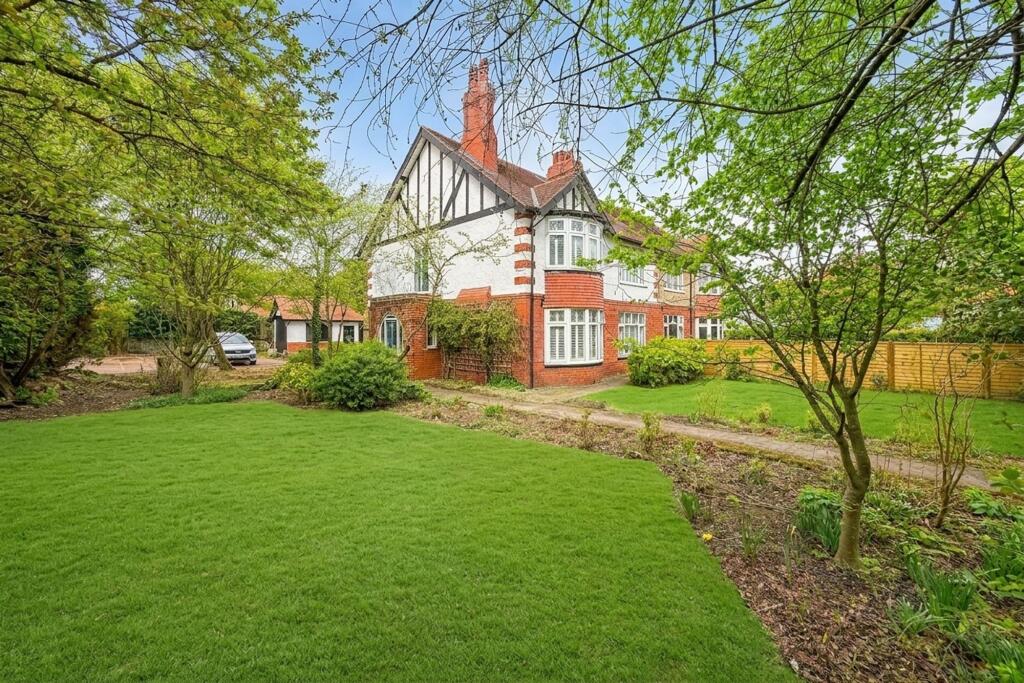 4 Bedroom Semi-Detached in HG2 7AT