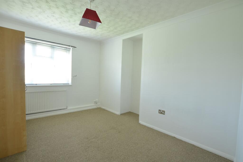 Apartment in Ilford - View 3