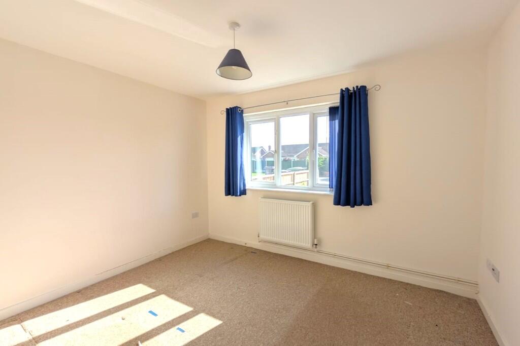 Darley Dale Crescent, Grantham photo 4