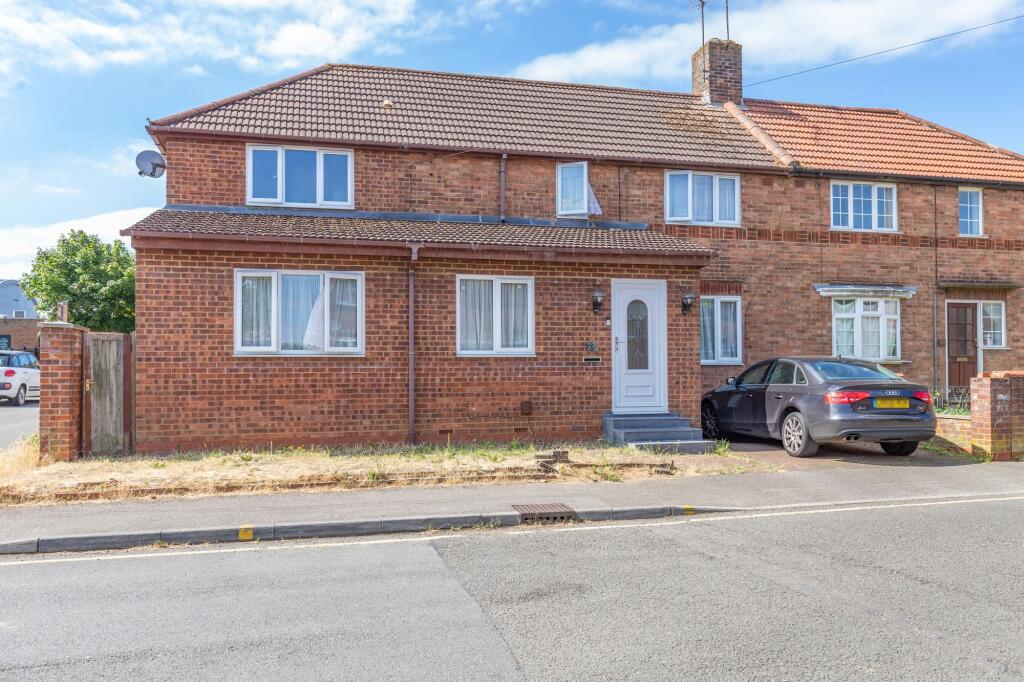 4-bed semi-detached on Saffron Street, Bletchley, MK2, £400,000