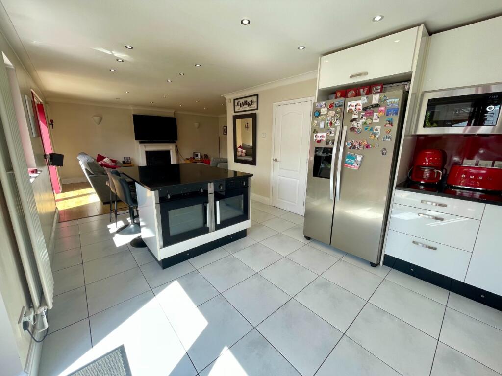 Sheringham Close, Luton, Bedfordshire, LU2 7AN photo 4